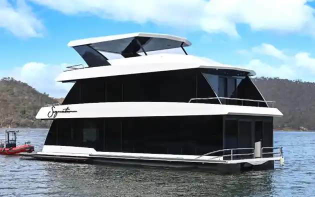 houseboat