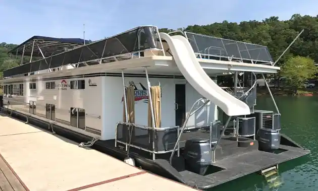 houseboat in tennessee