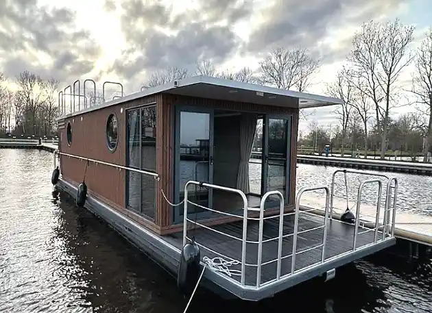 houseboat maintenance