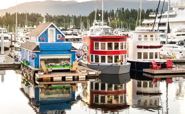 living in a houseboats