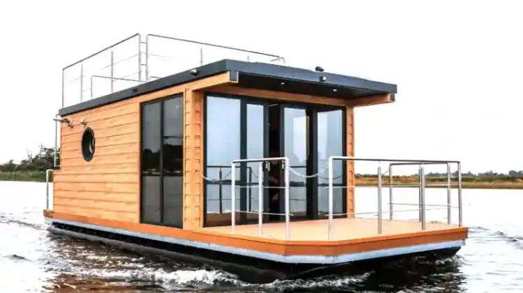 How Fast Does A Houseboat Go?