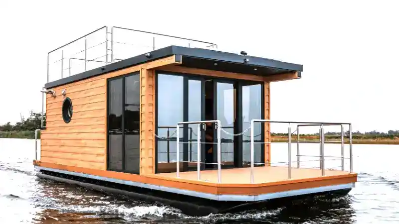 How Fast Does A Houseboat Go?